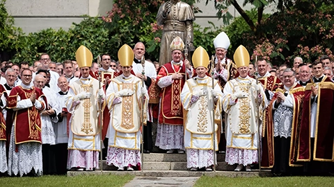 Sacres-Episcopaux-2026-de-la-Fraternite-Sacerdotale-Saint-Pie-X.webp