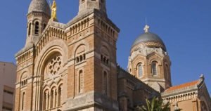 Basilique-Notre-Dame-de-la-Paix-St-Raphael.jpg